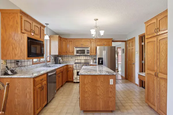 7770 64th ST N, Pine Springs, MN 55115
