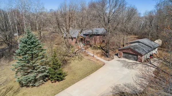 576 Burr Oak LN, Hudson, WI 54016