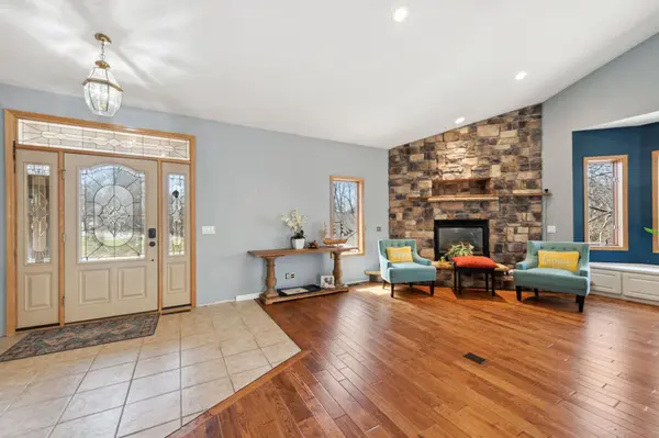 576 Burr Oak LN, Hudson, WI 54016
