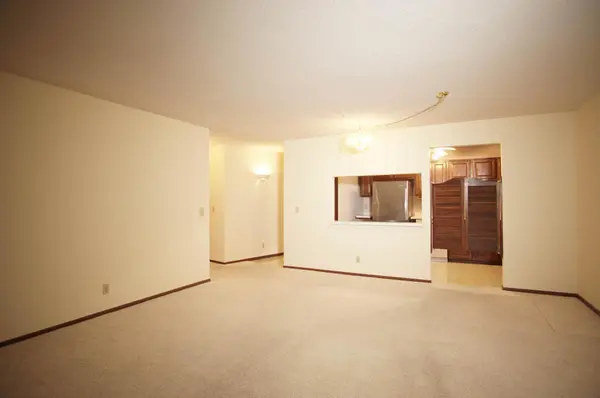 10441 Greenbrier RD #112, Minnetonka, MN 55305