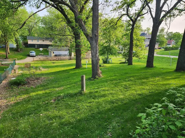212 1st AVE NE, New London, MN 56273