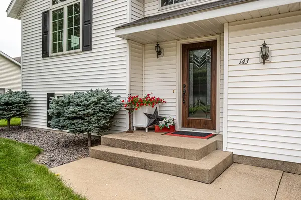 143 Cedar DR S, Lester Prairie, MN 55354