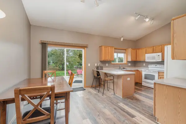 415 Dakota AVE, Roberts, WI 54023