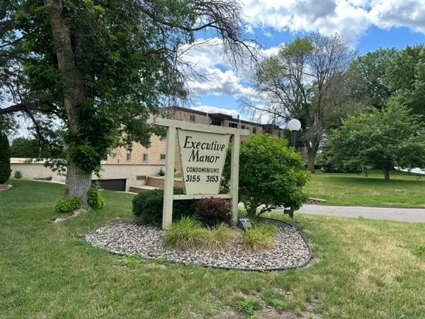 3155 Old Highway 8 #203, Roseville, MN 55418