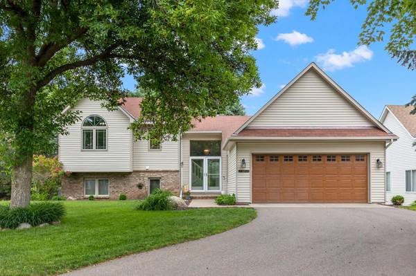 7971 Highpointe CT, Woodbury, MN 55125