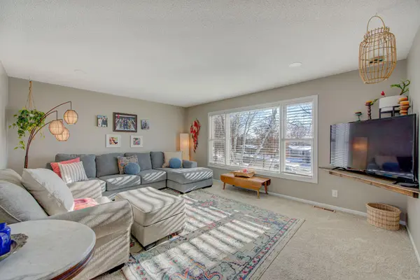 1036 Sunny Ridge DR, Carver, MN 55315
