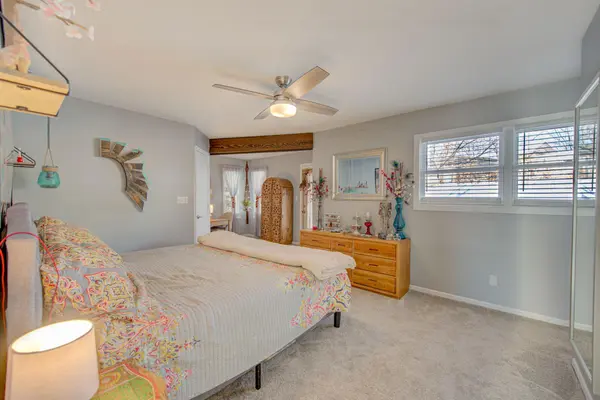 1036 Sunny Ridge DR, Carver, MN 55315