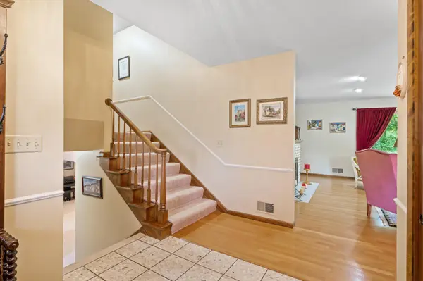 675 Ivy Falls CT, Mendota Heights, MN 55118