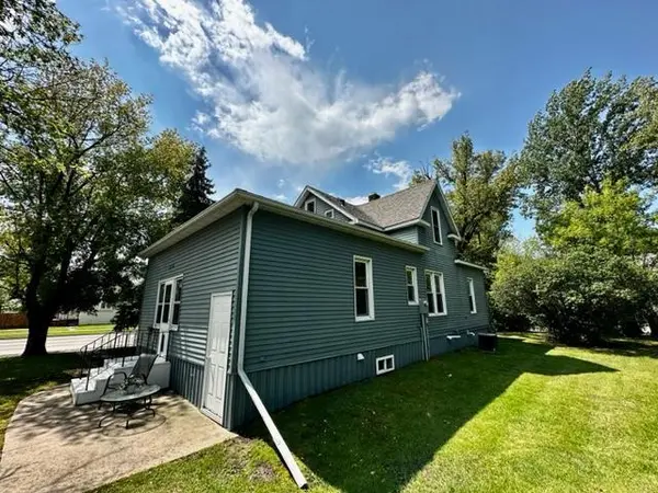 300 3rd AVE NE, Roseau, MN 56751