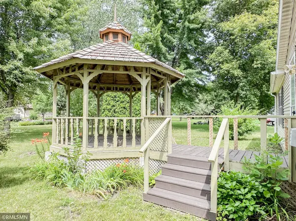 302 Sunrise LN N, Atwater, MN 56209