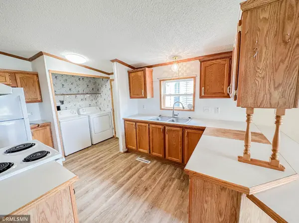 302 Sunrise LN N, Atwater, MN 56209