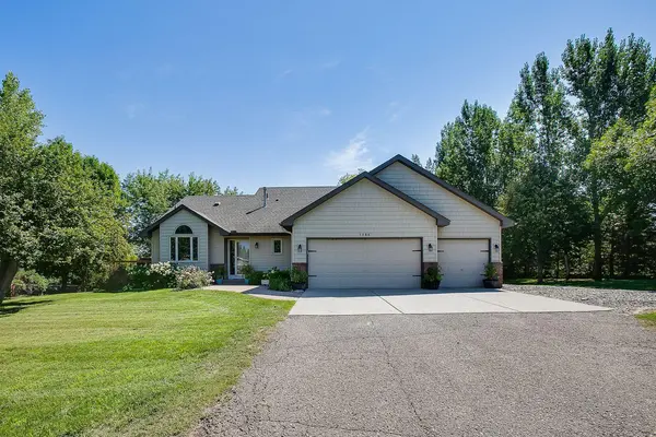 1086 James AVE NE, Saint Michael, MN 55376