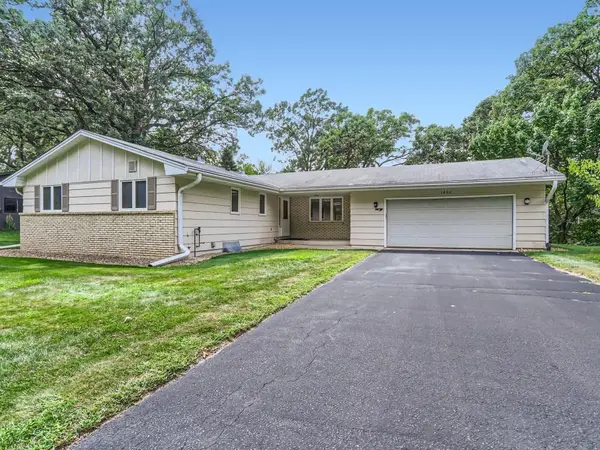 1802 Valley Curve RD, Mendota Heights, MN 55118