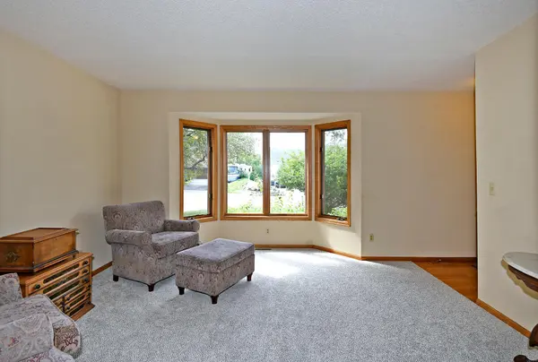 16765 Lakehills CT, Lakeville, MN 55044