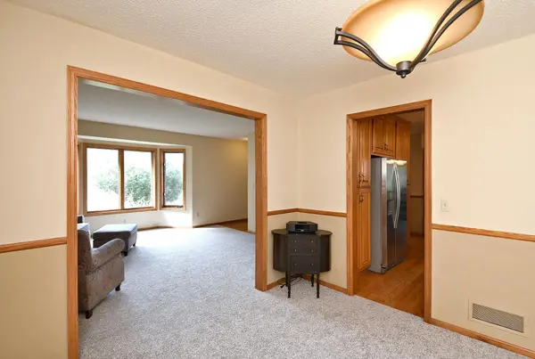 16765 Lakehills CT, Lakeville, MN 55044
