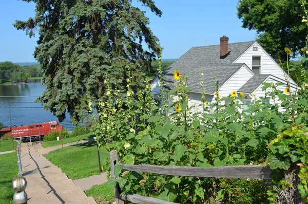 100 E Bluff ST, Alma, WI 54610