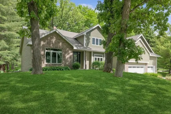8587 Woodstone GLN,  Victoria,  MN 55386