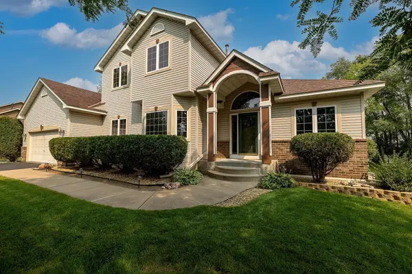 10500 Glen Eagle RD, Woodbury, MN 55129