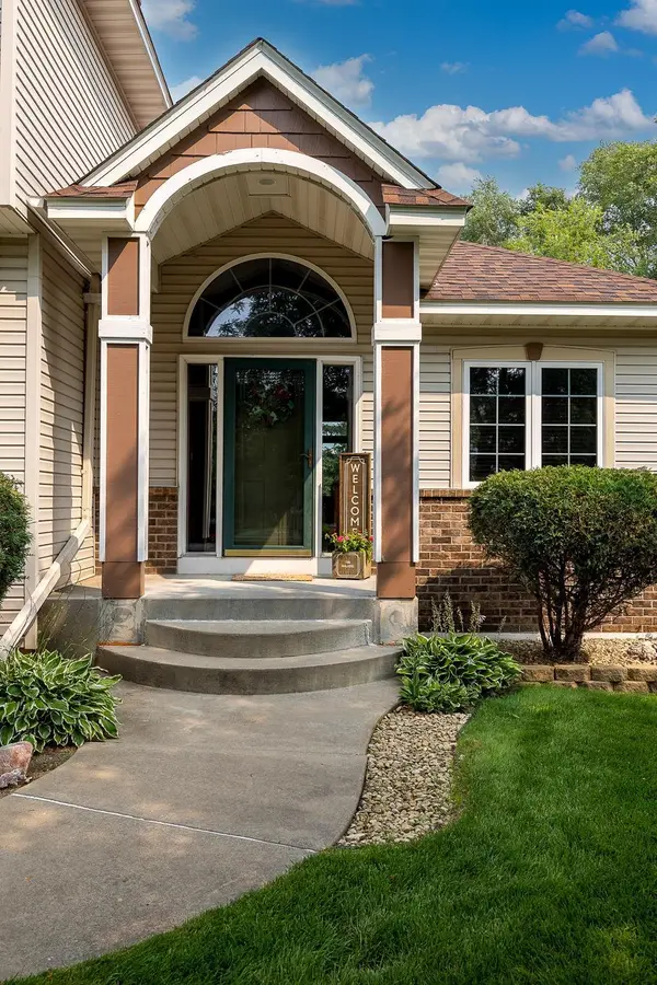 10500 Glen Eagle RD, Woodbury, MN 55129
