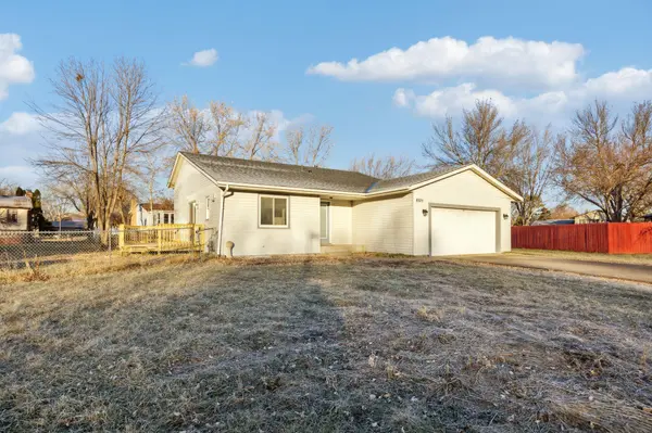 8333 Rhode Island DR N, Brooklyn Park, MN 55445