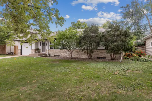 3770 Hubbard AVE N, Robbinsdale, MN 55422