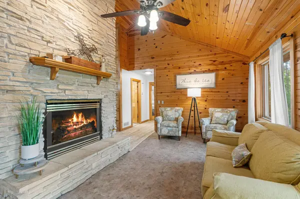3041 332nd AVE NW, Cambridge, MN 55008