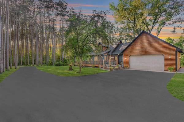 3041 332nd AVE NW,  Cambridge,  MN 55008
