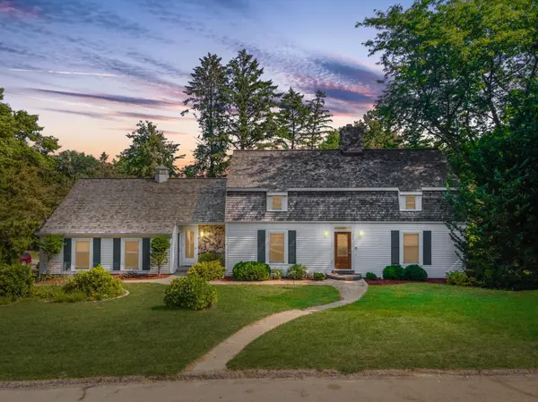 827 Woodgate LN NW, Rochester, MN 55901