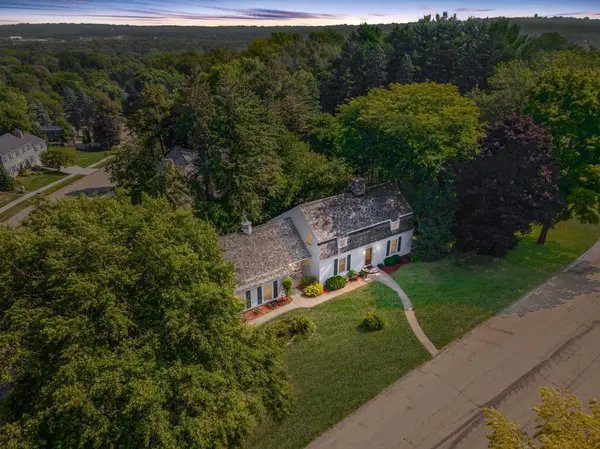 827 Woodgate LN NW, Rochester, MN 55901