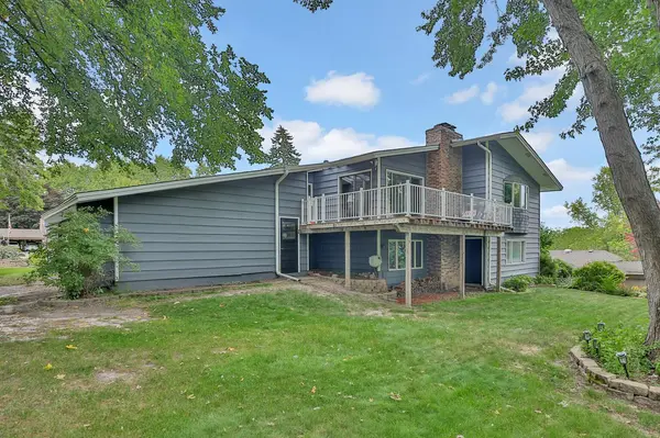 708 Brigadoon CIR, Shoreview, MN 55126