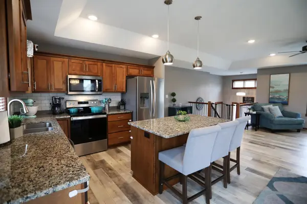 547 Canyon LN NW, Eyota, MN 55934