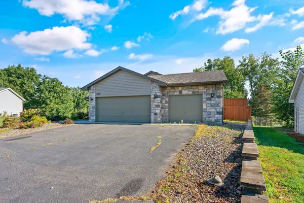 4413 Hamlet AVE N, Oakdale, MN 55128