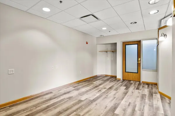901 Dominion DR #Suite 3, Hudson, WI 54016