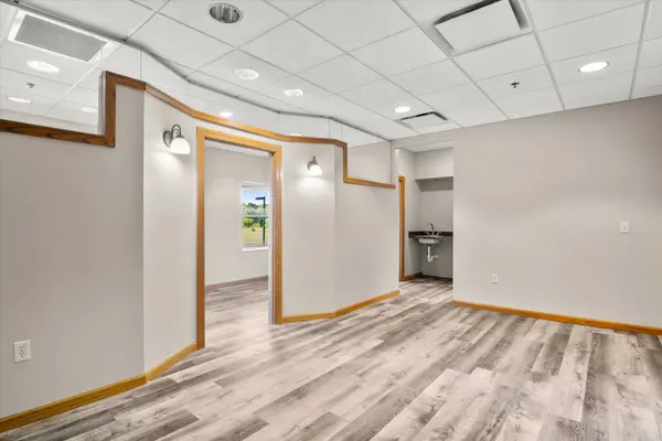 901 Dominion DR #Suite 3, Hudson, WI 54016
