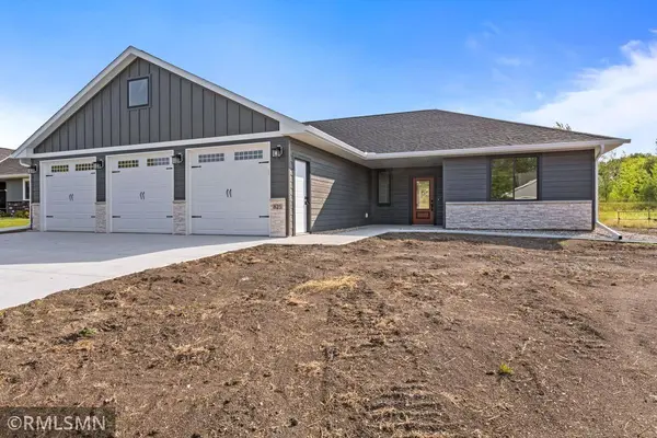 825 Willow DR,  Hutchinson,  MN 55350