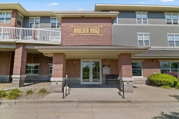901 Dominion DR #Suite 4, Hudson, WI 54016