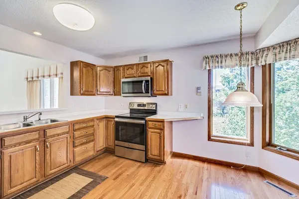1698 Brueberry LN, Arden Hills, MN 55112