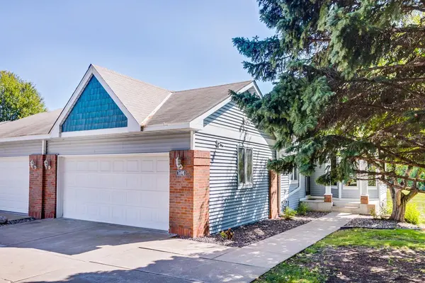 1698 Brueberry LN, Arden Hills, MN 55112