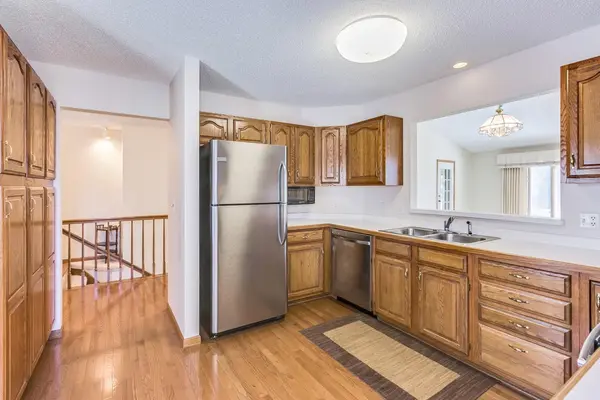 1698 Brueberry LN, Arden Hills, MN 55112