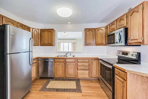 1698 Brueberry LN, Arden Hills, MN 55112