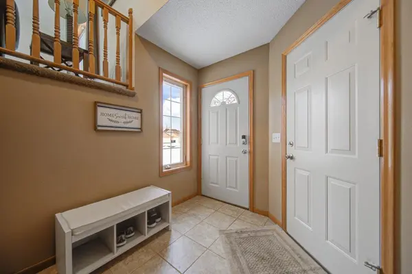 216 Inverness DR, Mankato, MN 56001