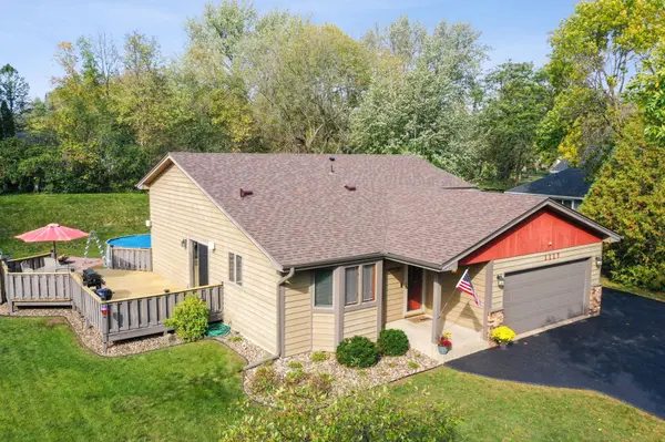 1117 Grandview DR, Hudson, WI 54016