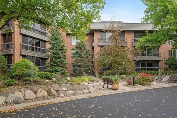 7250 Lewis Ridge Pkwy #116, Edina, MN 55439