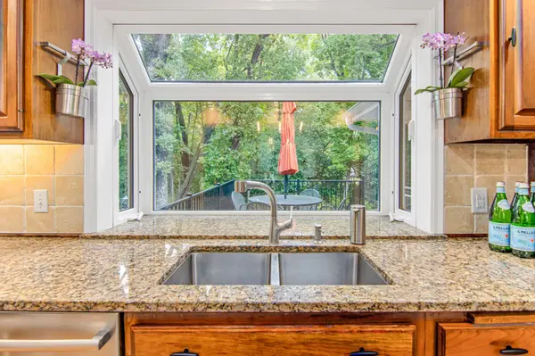 1911 Smith CIR, Minnetonka, MN 55391