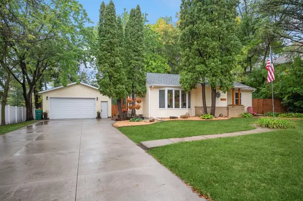6403 36th AVE N, Crystal, MN 55427