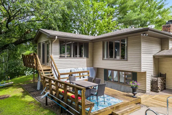 562 River Hills DR, River Falls, WI 54022