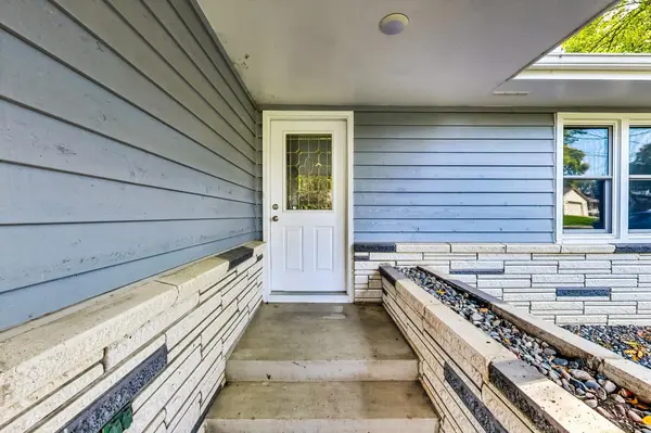 310 Shady LN, Norwood Young America, MN 55397