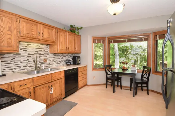 720 Bighorn DR, Chanhassen, MN 55317
