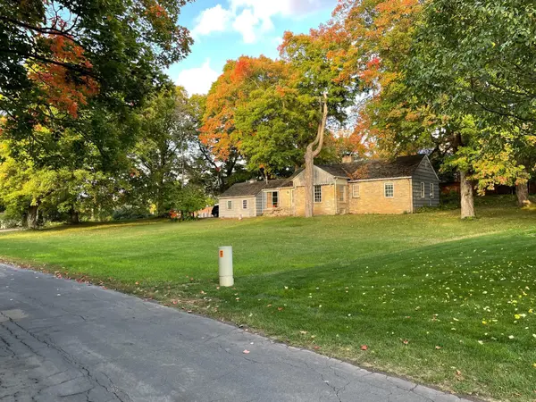 3605 Montgomerie AVE, Deephaven, MN 55391