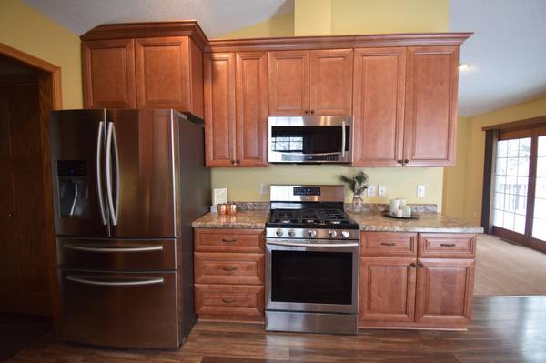 503 Hillcrest DR, Roberts, WI 54023